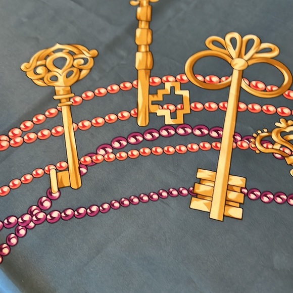 Hermès Silk Scarf ( 35” X 34”) - Picture 5 of 7